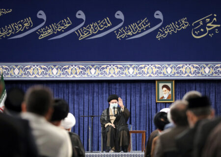 جمهوری اسلامی اژدهای هفت‌سر استکبار را عقب راند