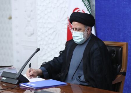 اگر فرزند به خارج رفت، پدر هم برود!