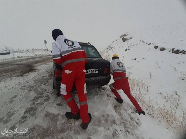امداد رسانی هلال احمر به ۵۴۵ نفر در ۹ استان متاثر از برف و کولاک