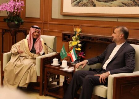 دیدار وزیران امور خارجه ایران و عربستان در پکن