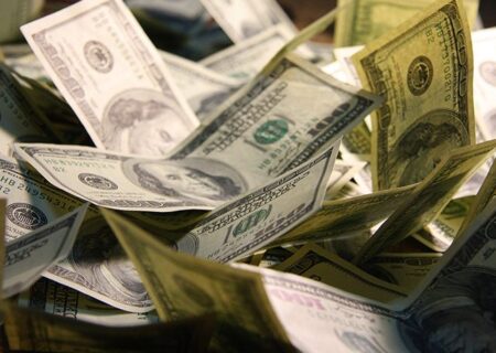 مکانیزم تعیین قیمت دلار / فرمان قیمت‌گذاری ارز در دست دولت‌هاست؟