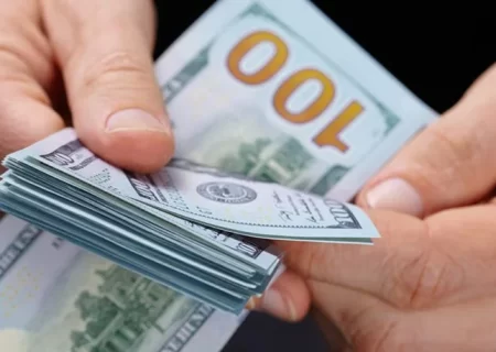 تعطیلات عید فطر رونق را به بازار دلار بر می‌گرداند؟