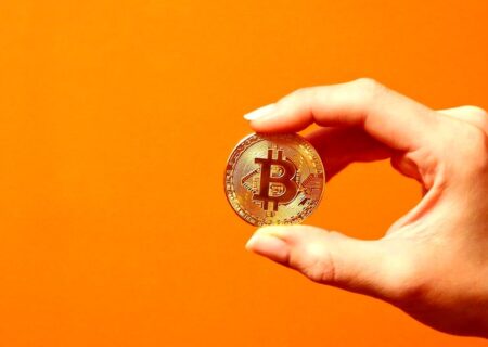 ۵۰ درصد کل بیت کوین های در گردش در ۲ سال اخیر اصلا جابجا نشده است!