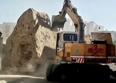 دومینوی تخریب آثار باستانی به دیوار هخامنشی گلپایگان رسید/ تیشه بر ریشه تاریخ!