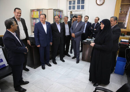 بازدید عضو هیات مدیره و معاون منابع انسانی از اداره کل روابط عمومی بانک ملی ایران