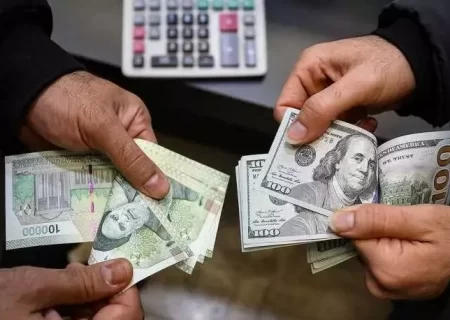 مسیر کاهش قیمت دلار هموار شد؟ / گوشه چشم معامله‌گران به سیگنال‌های سیاسی