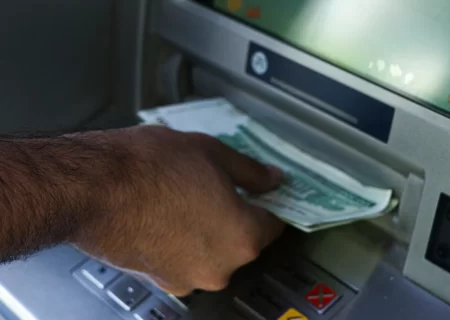 چرا سقف برداشت از خودپردازها افزایش نمی‌یابد؟/ سقف برداشت 5 میلیون و 900 هزار تومانی با احتساب تورم!