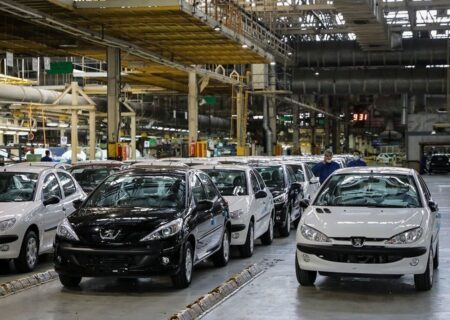 نوسان قیمت در بازار خودرو / از کاهش ۳۰ میلیونی تا افزایش ۴۰ میلیونی + آخرین قیمت انواع خودرو؛ دوشنبه ۹ مرداد + جدول قیمت کامل