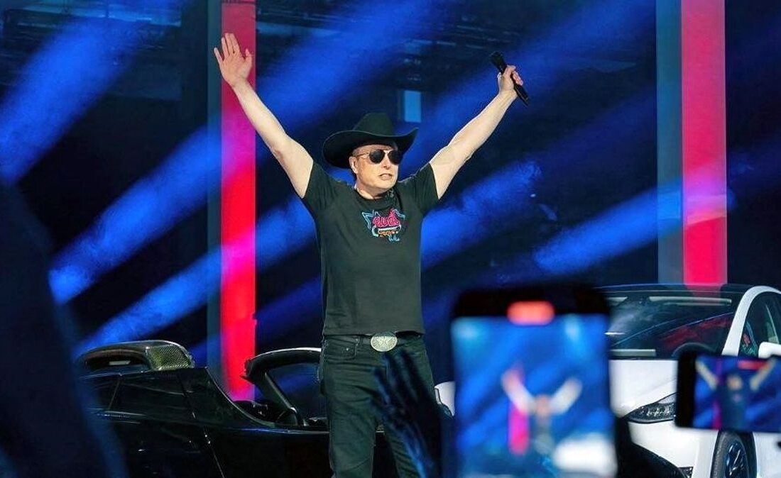 ایلان ماسک دوقطبی و در تسخیر شیاطین است!