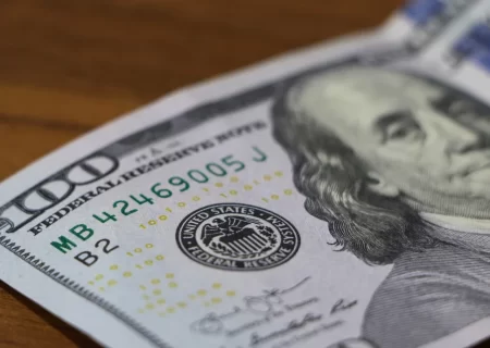 قیمت دلار 4 مهر 1402 / روند دلار با کدام سیگنال تغییر می‌کند؟