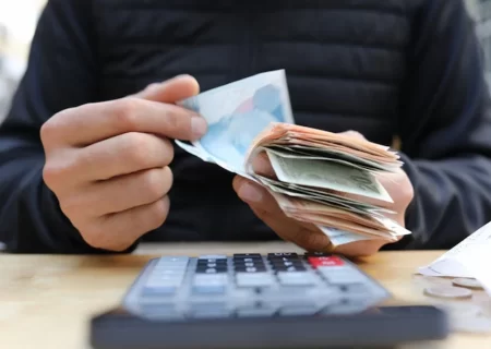 قیمت دلار امروز 12 مهر 1402/ آینده مه‌آلود بازار ارز