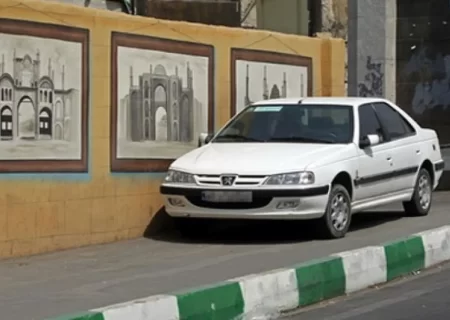 توقف و پارک خودرو در پیاده رو جریمه دارد