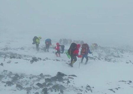 وزش باد شدید در ارتفاعات/بارش باران در برخی مناطق