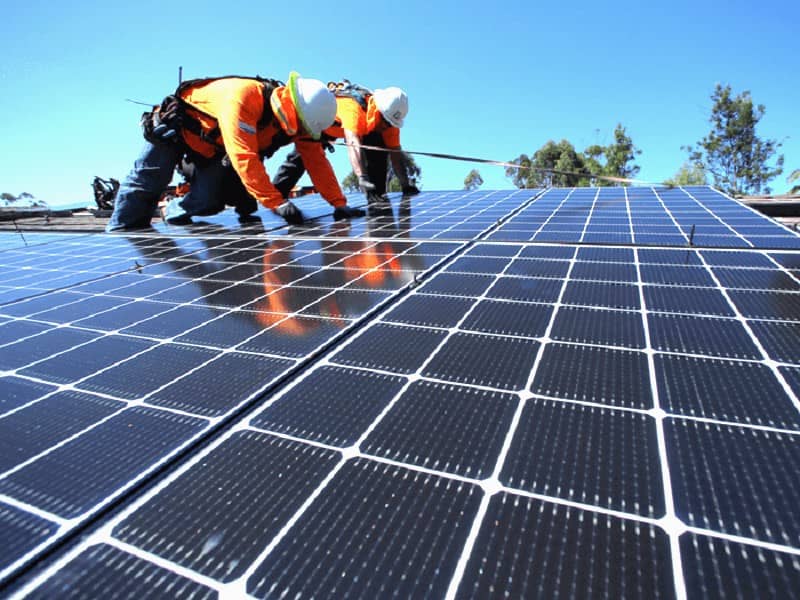 کرمان؛ صدرنشین توسعه نیروگاه‌های خورشیدی استان