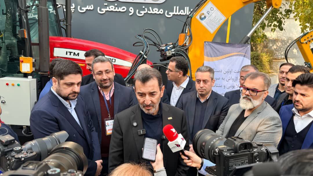 بازدید وزیر صنعت و رئیس ایمیدرو از نمایشگاه متافو