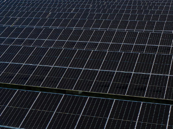 جهش بزرگ تجدیدپذیرها؛ افتتاح ۴۴۵ مگاوات انرژی خورشیدی