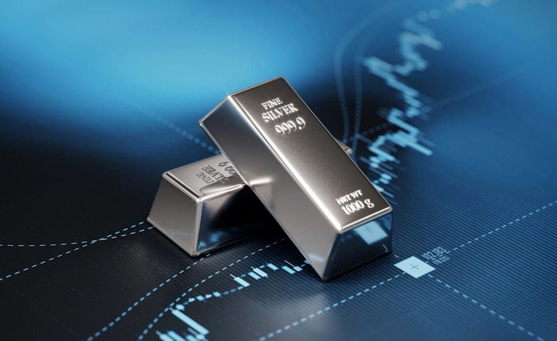 سرمایه‌گذاران خرد منتظر نقره بالای ۱۰۰ دلار در سال ۲۰۲۶