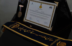 نشان افتخار و حمایل «حامی مدرسه‌سازی ایران» به مدیرعامل بانک ملی اهدا شد