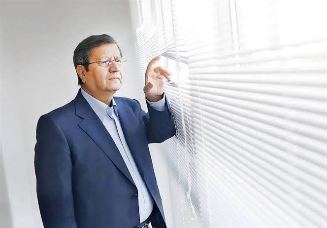 همتی سکان بانک مرکزی را در دست می‌گیرد؛ پایان کار فرزین در ساختمان میرداماد