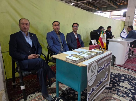 برپایی میز خدمت بانك صنعت و معدن در شهرستان بروجرد در نماز جمعه
