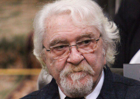 مردی که «وارثِ جامِ جم» بود