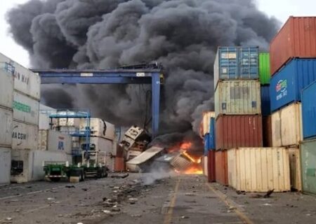 ۳۰۰ روز از حادثه بندر رجایی گذشت/ واردکنندگان: کالاهایمان سوخت، اما باید ارز را برگردانیم!