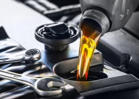 روایت فروشندگان از جهش قیمت روغن موتور در بازار/ سرویس خودرو میلیونی شد!