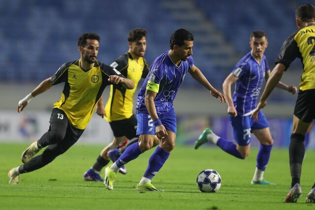 تساوی استقلال و الحسین در نیمه نخست/ آبی‌ها قدر ندانستند