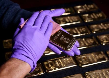 طلا در بازارهای جهانی پس رفت