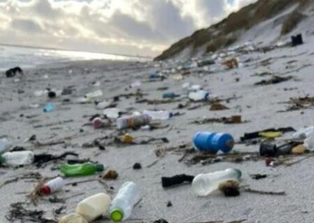زباله‌های پلاستیکیِ دهه ۱۹۶۰ کانادا از ساحل بریتانیا سردرآوردند