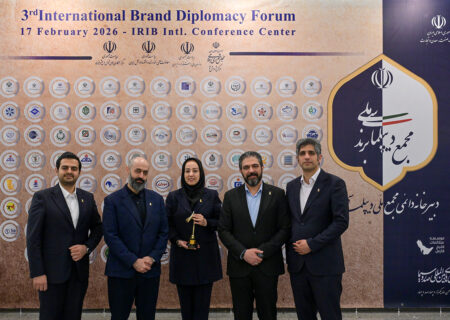 تداوم افتخارآفرینی بانک پاسارگاد؛ دریافت تندیس «سفیر اقتصاد» در مجمع ملی دیپلماسی برند